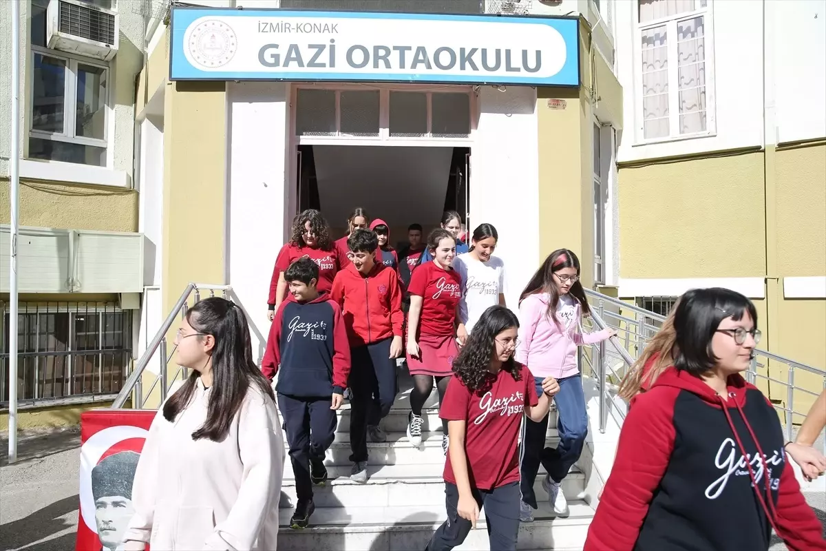 okullarda afet tatbikatlari gerceklestirildi nMwyUK5b.jpg