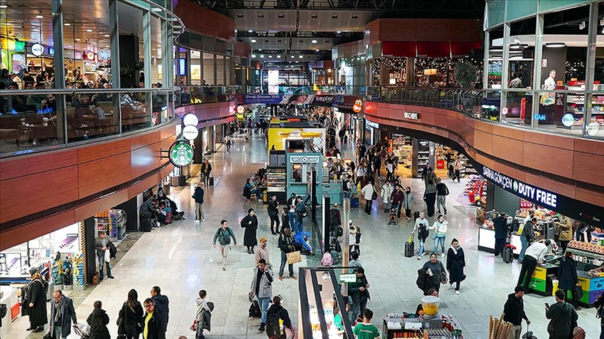 abdulkadir uraloglu havalimanlarinda 10 ayda 211 milyon yolcuya hizmet verildi 8CunOFys.jpg