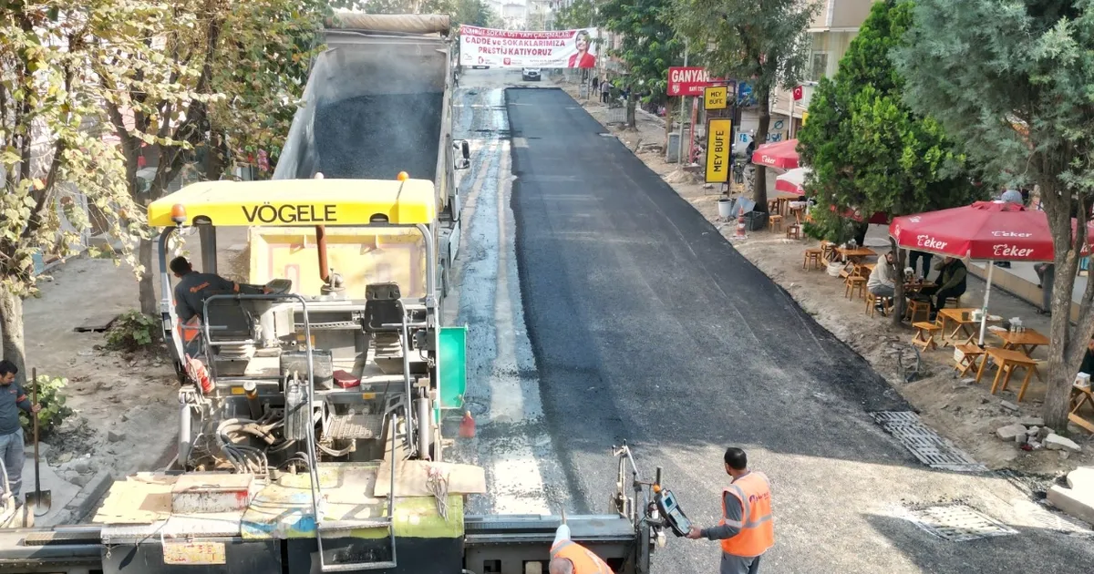 kocaeli zumrut sokakta asfalt ve aydinlatma hamlesi RrT2sBOY.webp