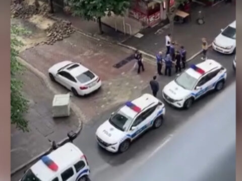 Esnaf suc aleti bicagi vermedi ortaligi savas alanina dondurdu EfuHBtCO