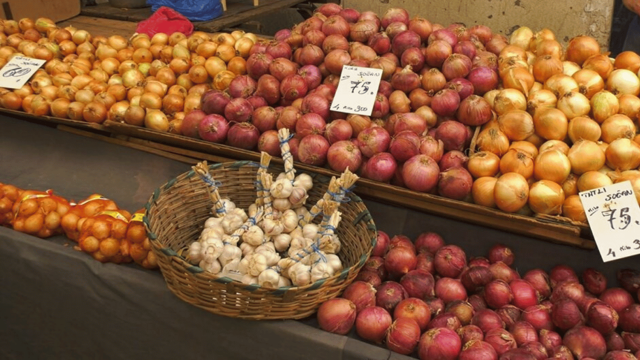 Kuru soğanda etiket oyunu! Bakanlık üç harfli market zincirine cezayı kesti